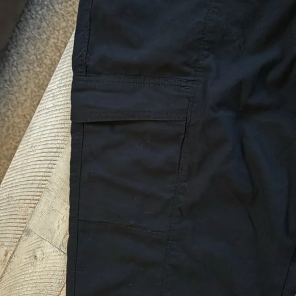 Women’s Sonoma Utility Capri Pants - Picture 2 of 4